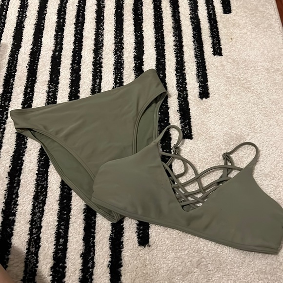 Hollister top and bottom - Picture 1 of 4